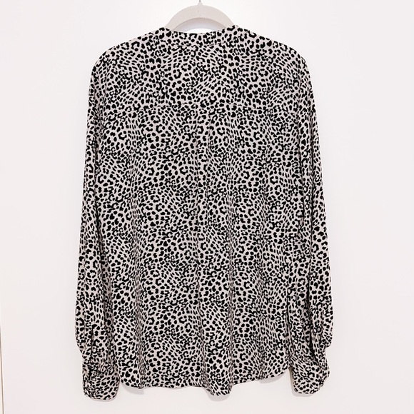 Express Leopard Print Blouse - Picture 3 of 3